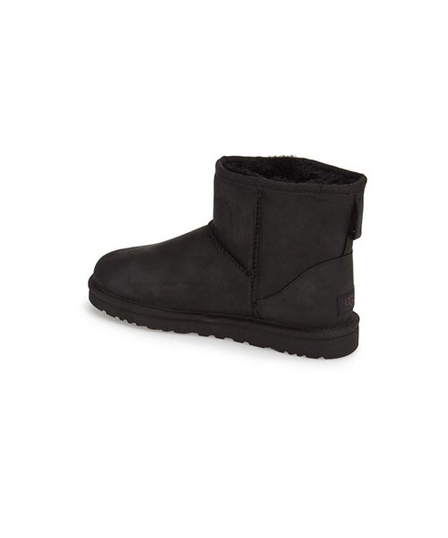 UGG(アグ)の「UGG ® Australia Classic Mini Boot (Women)(ブーツ・レディース・Black・Regular 6 M/Regular 7 M)」の3枚目の写真