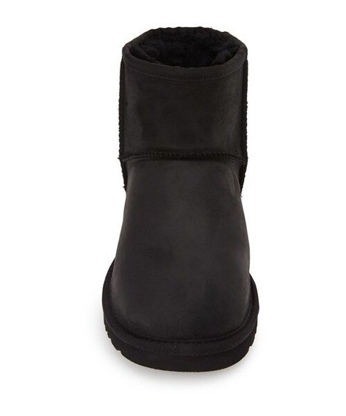 UGG(アグ)の「UGG ® Australia Classic Mini Boot (Women)(ブーツ・レディース・Black・Regular 6 M/Regular 7 M)」の4枚目の写真