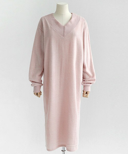 DHOLIC（ディーホリック）の「Vネックスリットロングワンピース（ワンピース・レディース・ベージュ/ピンク/ブラックグレー/グレー・FREE）」の4枚目の写真