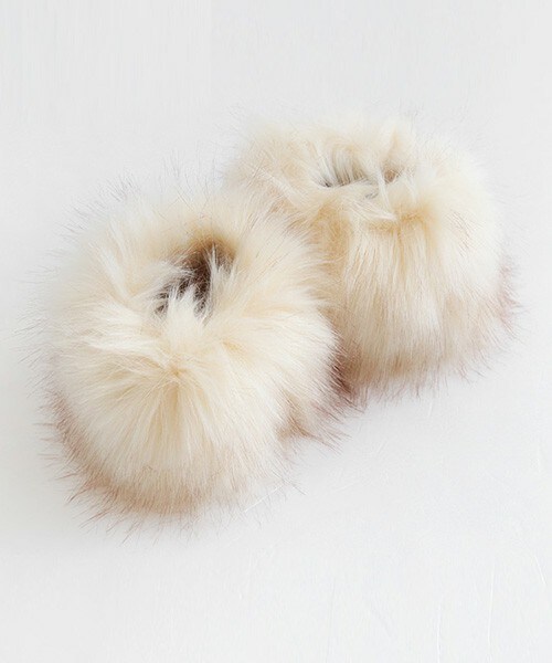 DHOLIC（ディーホリック）の「フェイクファーボリュームカフス（バングル/リストバンド・レディース・ブラック/アイボリー/ブラウン/ベージュ・ONE）」の4枚目の写真