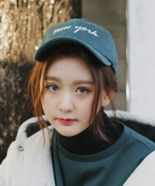 DHOLIC（ディーホリック）の「NEW YORKロゴ刺繍ベーシックキャップ（キャップ・レディース・ダークベージュ/ブラック/ディープグリーン/ブラウン・ONE）」の4枚目の写真