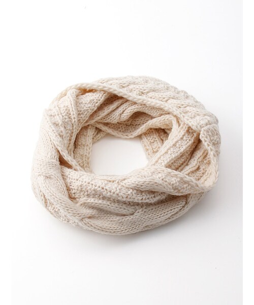 Honeys（ハニーズ）の「３連ケーブル編みスヌード（その他小物・レディース・オフ/クロ/コン/エンジ/グレー・Ｆ）」の2枚目の写真