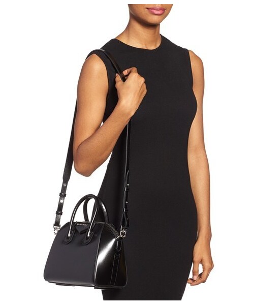 GIVENCHY（ジバンシイ）の「Givenchy 'Mini Antigona' Box Leather Satchel（ショルダーバッグ・レディース・Beige/Black・Regular）」の4枚目の写真