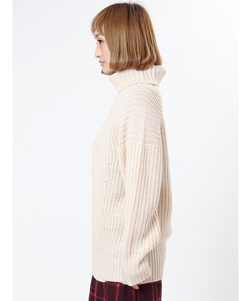 w closet（ダブルクローゼット）の「片畦タートルニット（トップス・レディース・オフホワイト/ピンクベージュ/グレー/キャメル/カーキ・FREE）」の7枚目の写真