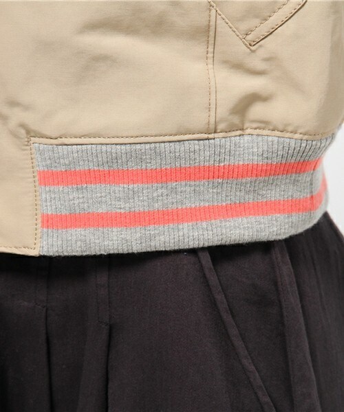 FRAPBOIS（フラボア）の「デリバリー（ブルゾン・レディース・ベージュ/レッド・1/2）」の10枚目の写真