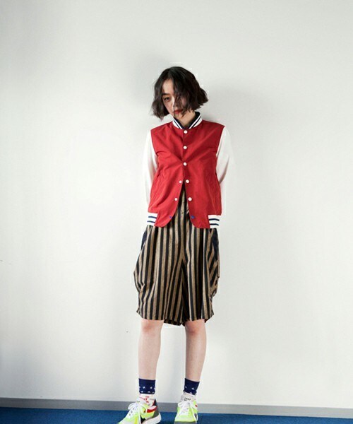 FRAPBOIS（フラボア）の「デリバリー（ブルゾン・レディース・ベージュ/レッド・1/2）」の2枚目の写真