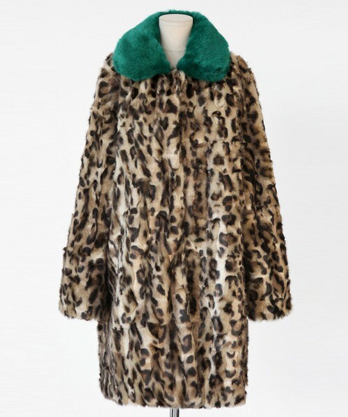 DHOLIC（ディーホリック）の「フェイクファーツートンミドル丈コート（その他アウター・レディース・グリーン/ブラック/ヒョウ柄・FREE）」の3枚目の写真