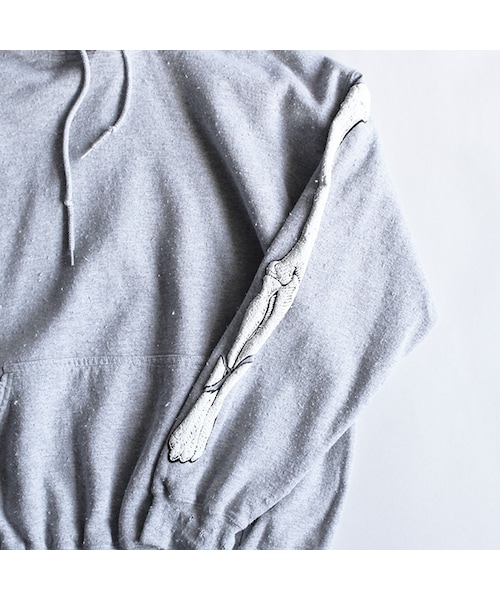 SASQUATCHfabrix.（サスクワァッチファブリックス）の「Savage Bone Sweat Parka（トップス・Grey・M/L/XL）」の5枚目の写真