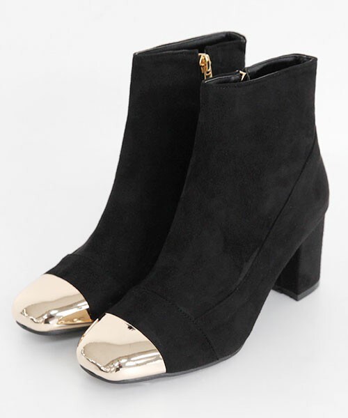DHOLIC(ディーホリック)の「スエード調メタルトゥアンクルブーツ(ブーツ・レディース・ブラック・225/230/235/240/245/250)」の1枚目の写真