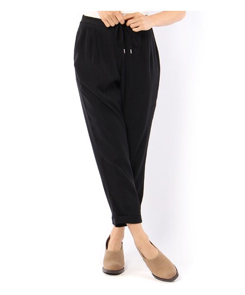 PAGEBOY(ページボーイ)の「グログランテープドロストパンツ(パンツ・レディース・オフホワイト/ブラック/カーキ)」の2枚目の写真