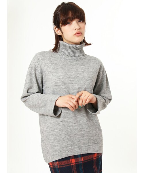 w closet(ダブルクローゼット)の「天竺編みタートルニット(トップス・レディース・オフホワイト/ピンクベージュ/キャメル/グレー/ブラック・FREE)」の6枚目の写真