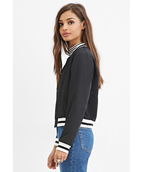 FOREVER 21（フォーエバー トゥエンティーワン）の「バーシティストライプスタジャン（ジャケット/アウター・レディース・BLACK/IVORY・Small/Medium/Large）」の2枚目の写真
