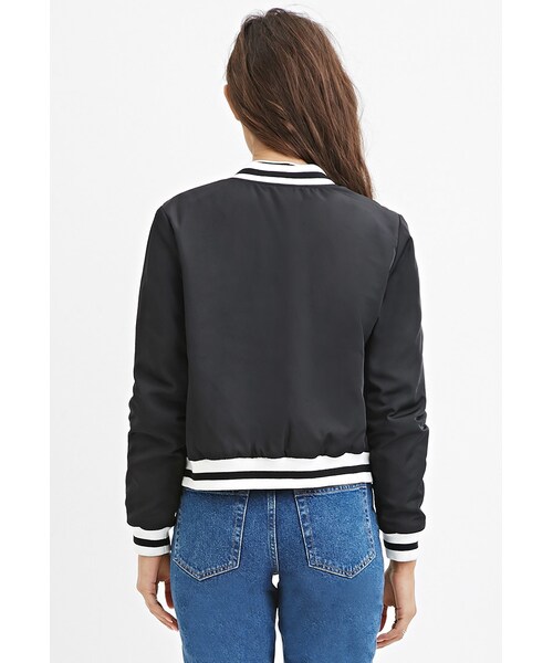 FOREVER 21（フォーエバー トゥエンティーワン）の「バーシティストライプスタジャン（ジャケット/アウター・レディース・BLACK/IVORY・Small/Medium/Large）」の3枚目の写真