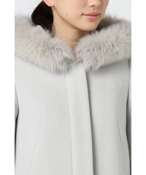 La TOTALITE FOXファーフードノーカラーコート ¥47,300 