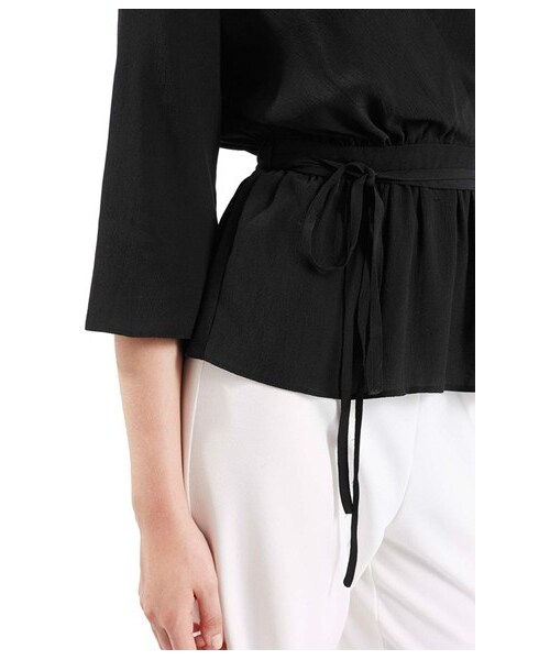 TOPSHOP(トップショップ)の「Topshop Tie Belt Ballet Blouse(トップス・レディース・Black・Regular 10 US (fits like 10-12)/Regular 2 US (fits like 0)/Regular 4 US (fits like 0-2)/Regular 6 US (fits like 2-4)/Regular 8 US (fits like 6-8))」の3枚目の写真