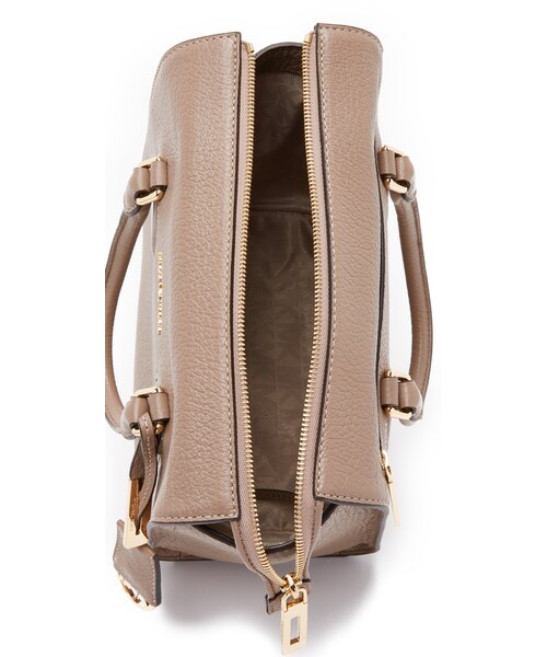 MICHAEL KORS（マイケルコース）の「MICHAEL Michael Kors Selby Medium Satchel（バックパック/リュック・レディース・Beige/Brown・One Size）」の7枚目の写真