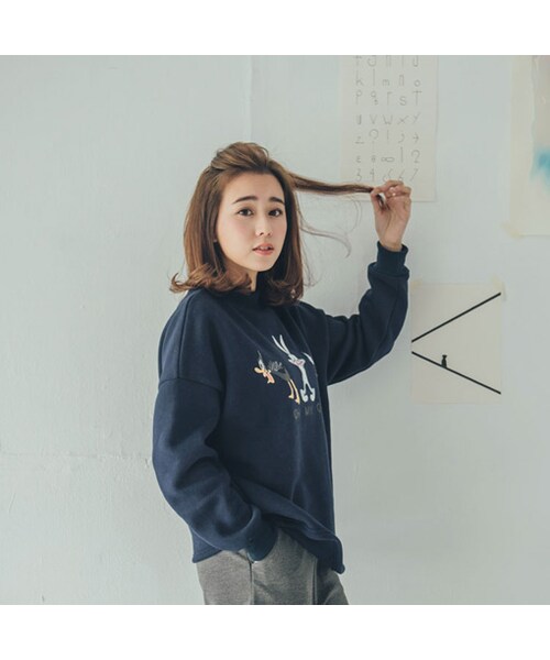 QUEEN SHOP（クイーンショップ）の「可愛玩味的華納家族驚嚇表情豐富了整體氛圍小立領設計內刷毛設計將它紮進褲頭裡蓬鬆的可愛感呈現冷冷的季節裡穿上立領的它一點都不遜色喔~（トップス・レディース・F・F）」の5枚目の写真