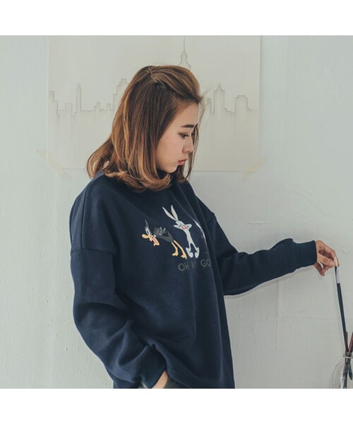 QUEEN SHOP（クイーンショップ）の「可愛玩味的華納家族驚嚇表情豐富了整體氛圍小立領設計內刷毛設計將它紮進褲頭裡蓬鬆的可愛感呈現冷冷的季節裡穿上立領的它一點都不遜色喔~（トップス・レディース・F・F）」の6枚目の写真