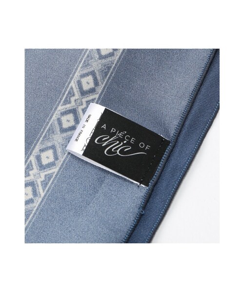 FRAMeWORK（フレームワーク）の「A PIECE OF CHICシルクスカーフ70*70（財布/小物・カーキ/ネイビー・フリー）」の5枚目の写真