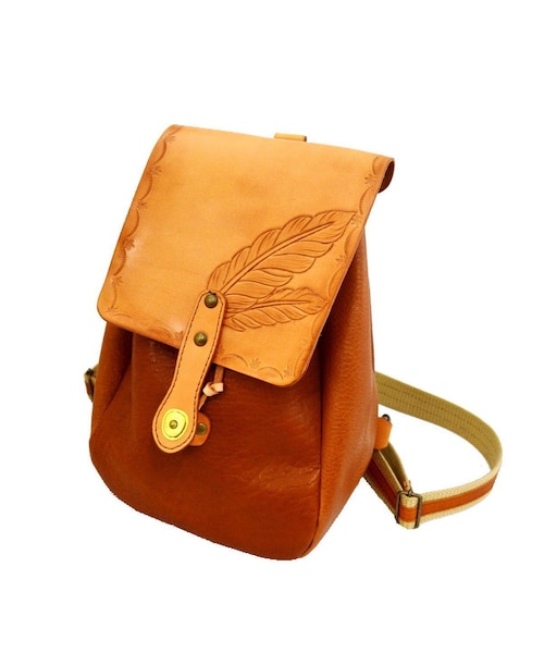 Handmade（ハンドメイド）の「レザーリュック フェザー カービング