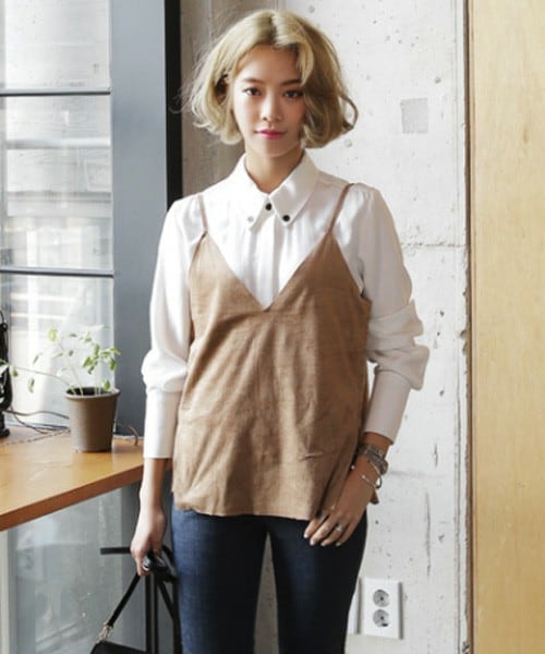 DHOLIC（ディーホリック）の「スエード調Vネックキャミソール（キャミソール・レディース・ブラック/ベージュ/クリーム・FREE）」の3枚目の写真