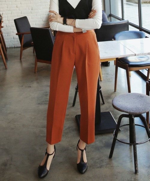 DHOLIC(ディーホリック)の「ハイウエストタックスラックスパンツ(その他パンツ・レディース・ダークオレンジ/ピンク/ディープブルー/ブラック・FREE)」の1枚目の写真