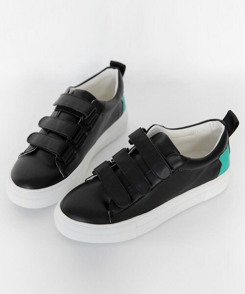 DHOLIC（ディーホリック）の「LOVEロゴループベルクロスニーカー（スニーカー・レディース・ホワイトアイボリー/ブラック/シルバー・230/235/240/245/250）」の2枚目の写真