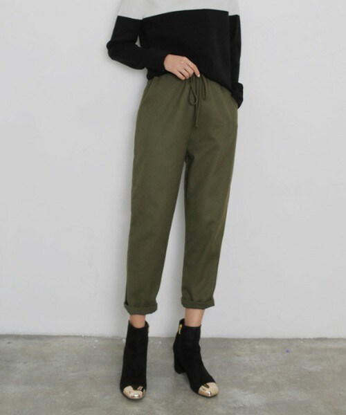 DHOLIC(ディーホリック)の「3COLORウエストゴムクロップドパンツ(その他パンツ・レディース・カーキ/ディープグレー/ブラック・S/M)」の1枚目の写真