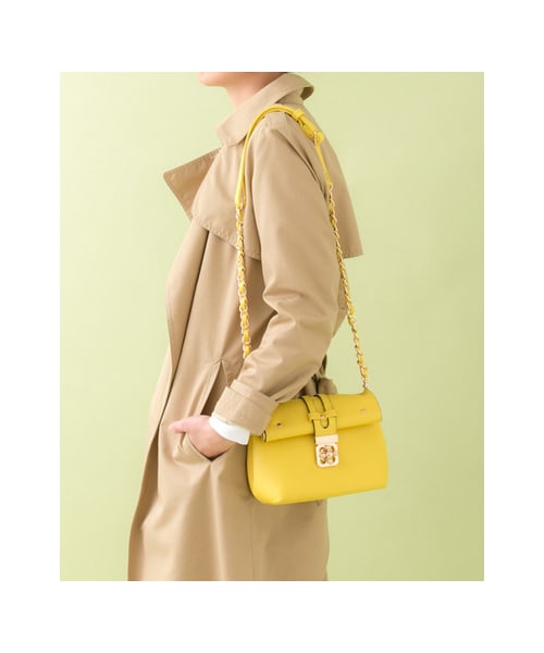 RODE SKO（ロデスコ）の「MIRA フラワーバックルショルダーバッグ（バッグ・レディース・BLACK/OFF WHITE/YELLOW・-）」の4枚目の写真