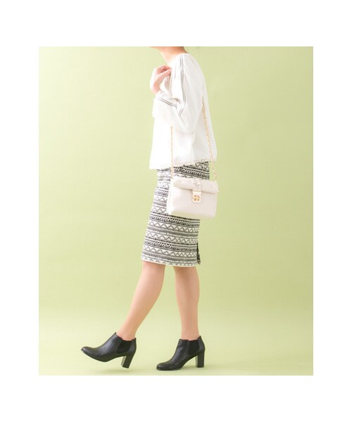 RODE SKO（ロデスコ）の「MIRA フラワーバックルショルダーバッグ（バッグ・レディース・BLACK/OFF WHITE/YELLOW・-）」の9枚目の写真