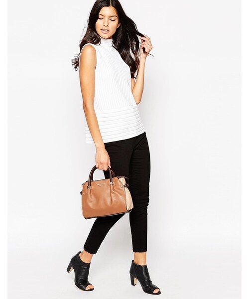 FIORELLI(フィオレッリ)の「Fiorelli Selena Grab Tote Bag With Optional Cross Body Strap(ショルダーバッグ・レディース・Brown・One Size)」の3枚目の写真