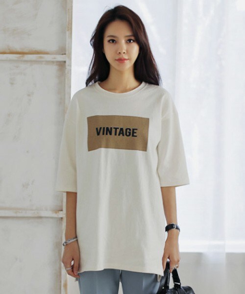 DHOLIC(ディーホリック)の「VINTAGEロゴプリントオーバーサイズTシャツ(Tシャツ/カットソー・レディース・ディープスカイブルー/アイボリー/ベージュ/ブラック・FREE)」の2枚目の写真