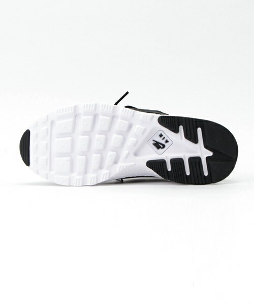 NIKE SPORTSWEAR（ナイキスポーツウェアー）の「ウィメンズ ナイキ エアハラチ ラン ウルトラ NIKE WMNS AIR HUARACHE RUN ULTRA 819151-001（スニーカー・レディース・ブラック・23cm/23.5cm/24cm/24.5cm）」の3枚目の写真
