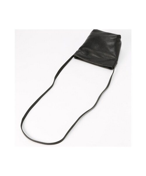 La TOTALITE（ラトータリテ）の「BAGGU レザーポシェット（バッグ・ブラック/キャメル/シルバー・フリー）」の6枚目の写真