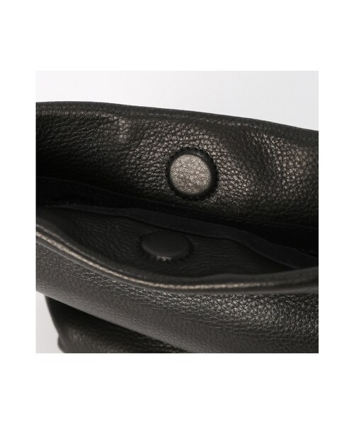 La TOTALITE（ラトータリテ）の「BAGGU レザーポシェット（バッグ・ブラック/キャメル/シルバー・フリー）」の9枚目の写真