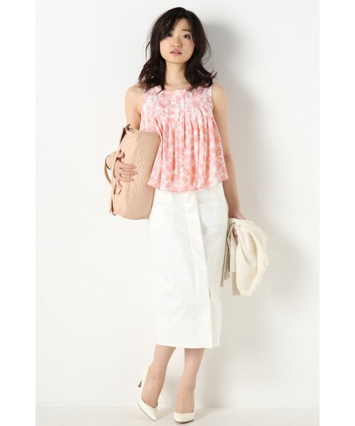 Noble（ノーブル）の「フラワープリントタックフレアーブラウス（トップス・ブルー A/ピンク A・フリー）」の7枚目の写真