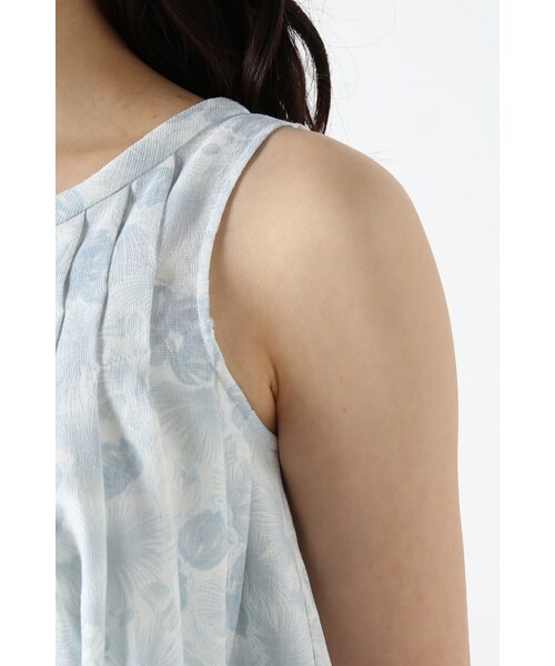 Noble（ノーブル）の「フラワープリントタックフレアーブラウス（トップス・ブルー A/ピンク A・フリー）」の14枚目の写真