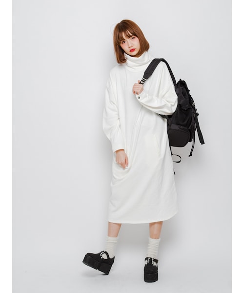 merry jenny(メリージェニー)の「フリルバックパック(バッグ・レディース・オフホワイト/ブラック)」の4枚目の写真