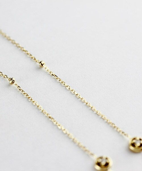 two ply（トゥープライ）の「ソーラー 一粒ダイヤモンド スタッド アメリカン ピアス（ピアス（両耳用）・レディース・ゴールド・チェーン7cm）」の3枚目の写真