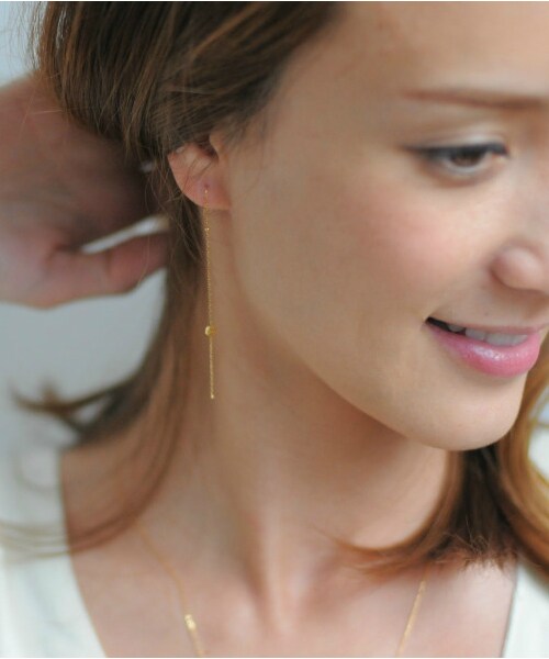 two ply（トゥープライ）の「ソーラー 一粒ダイヤモンド スタッド アメリカン ピアス（ピアス（両耳用）・レディース・ゴールド・チェーン7cm）」の7枚目の写真