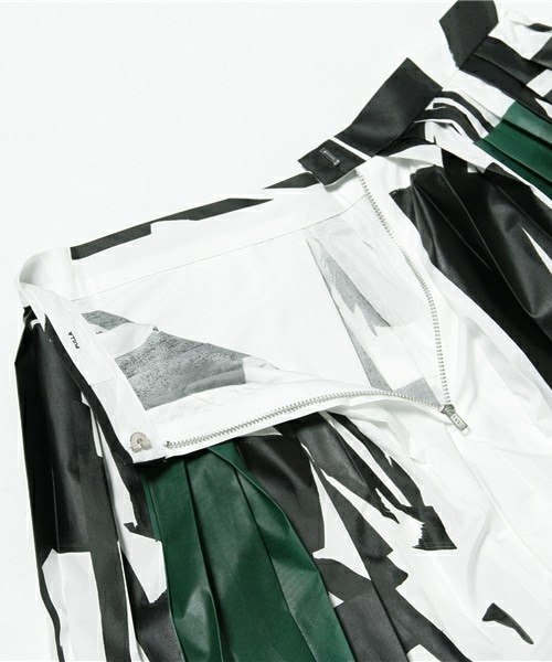 TOGA PULLA（トーガ プルラ）の「TOGA PULLA パネルプリントパンツ  