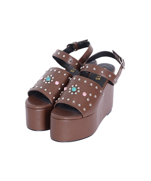 EVRIS（エヴリス）の「スタッズ厚底サンダル（シューズ・レディース・ホワイト/ブラック/ブラウン(WEB限定)）」の3枚目の写真