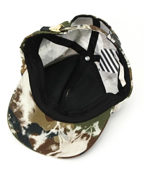 off white（オフホワイト）の「OFF WHITE カモフラベースボールキャップ（キャップ・メンズ・カーキ・FREE）」の2枚目の写真