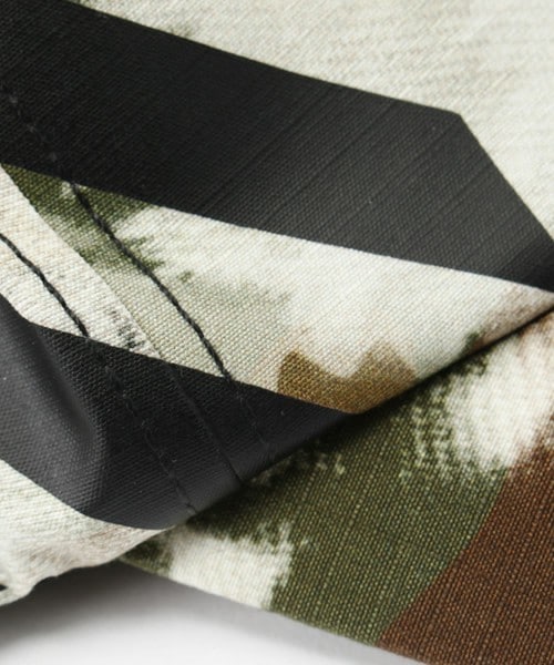 off white（オフホワイト）の「OFF WHITE カモフラベースボールキャップ（キャップ・メンズ・カーキ・FREE）」の6枚目の写真