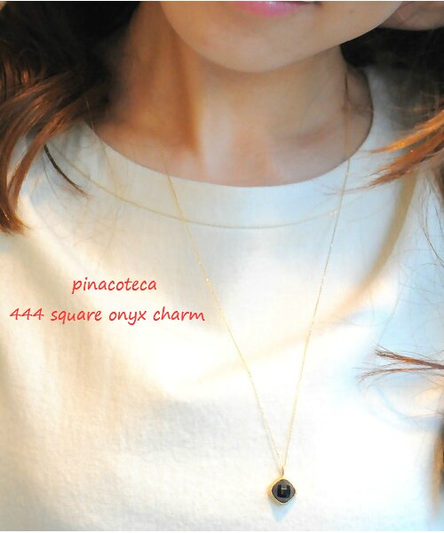 pinacoteca（ピナコテーカ）の「ピナコテーカ 444 スクエア クッションチェッカーカット ブラック オニキス チャーム（チャーム・レディース・ブラック・Free）」の4枚目の写真