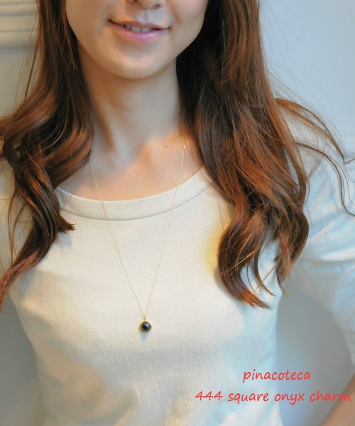 pinacoteca（ピナコテーカ）の「ピナコテーカ 444 スクエア クッションチェッカーカット ブラック オニキス チャーム（チャーム・レディース・ブラック・Free）」の5枚目の写真