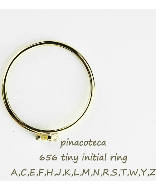 pinacoteca（ピナコテーカ）の「ピナコテーカ 656 タイニー イニシャル リング A,C,E,F,H,J,K,L,M,N,R,S,T,W,Y,Z（リング・レディース・ゴールド・5.5号サイズから）」の6枚目の写真