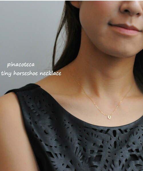 pinacoteca（ピナコテーカ）の「ピナコテーカ 351 タイニー ホースシュー ネックレス（ネックレス・レディース・ゴールド・40cm）」の6枚目の写真