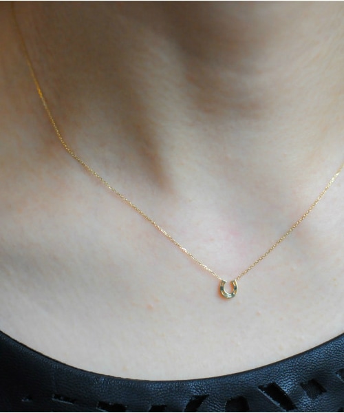 pinacoteca（ピナコテーカ）の「ピナコテーカ 351 タイニー ホースシュー ネックレス（ネックレス・レディース・ゴールド・40cm）」の7枚目の写真