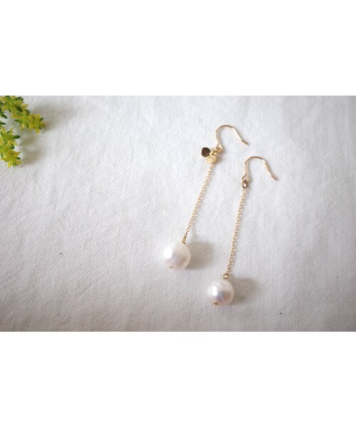 atelier bloom（アトリエブルーム）の「大粒淡水パールちょうちょピアス/2016SS（ピアス（両耳用）・レディース・ゴールド・フリー）」の3枚目の写真